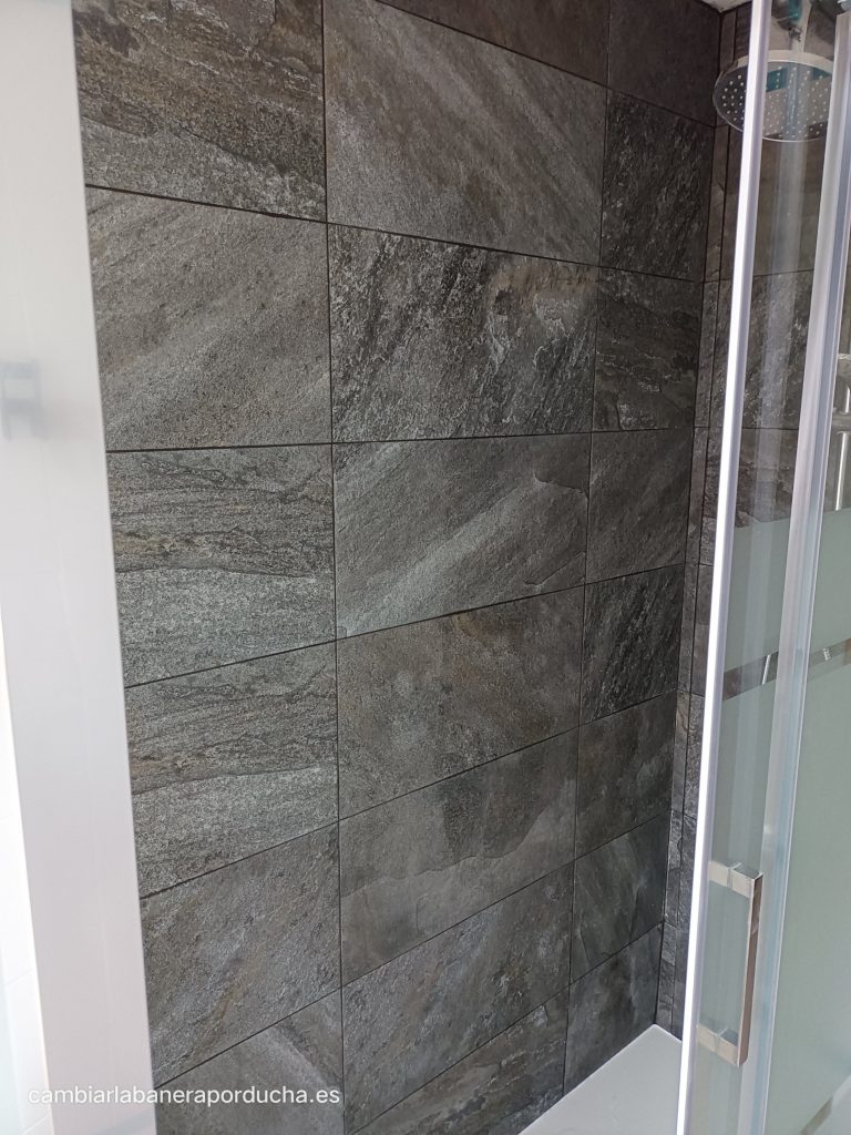Reformar el baño con azulejo de gran formato